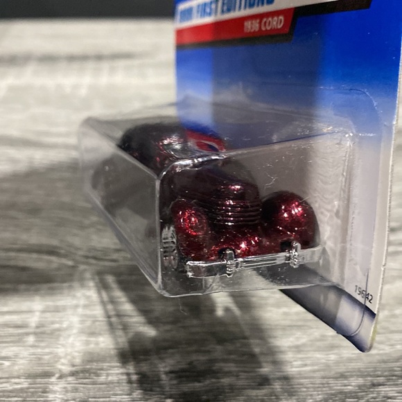 Hot Wheels | 1999 First Editions #1 of 26 Cars: 1936 Cord - 1:64 Scale - Picture 5 of 7
